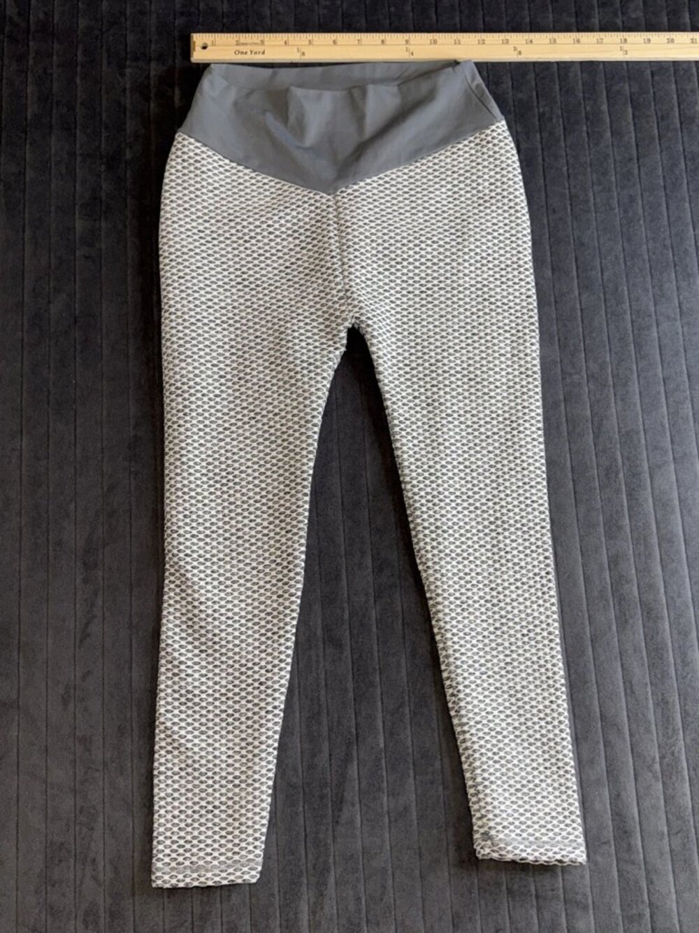 TikTok Leggings. Size Small Women's. Honey Comb